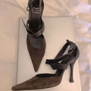 Stylish suede and leather heel